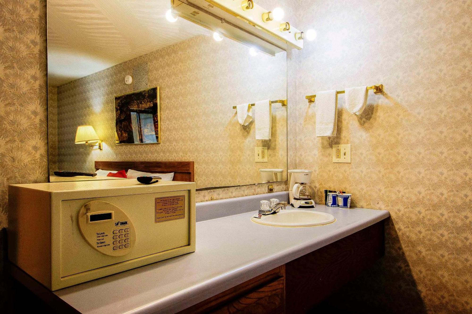 Chapmanville Inn Extérieur photo