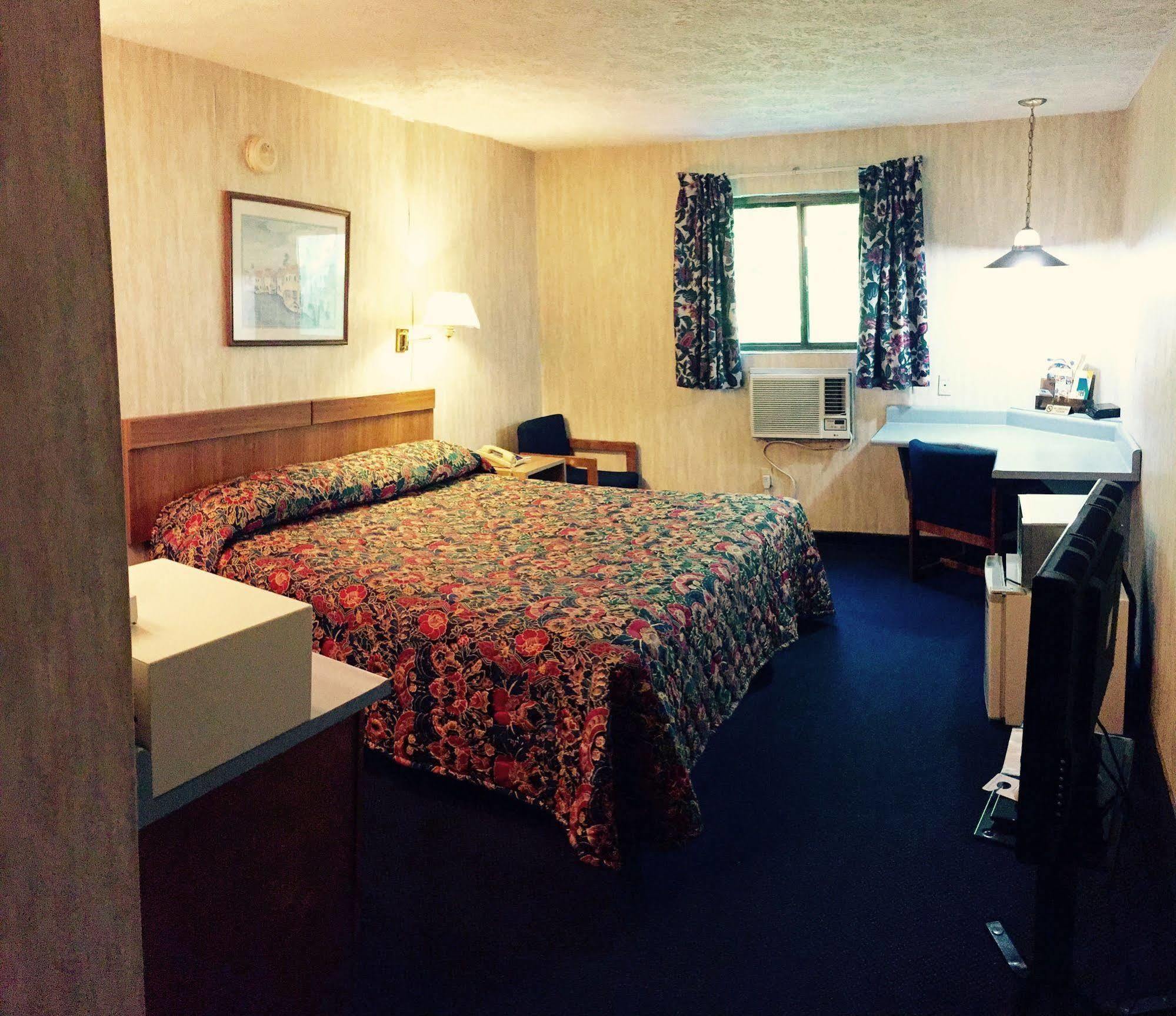 Chapmanville Inn Extérieur photo