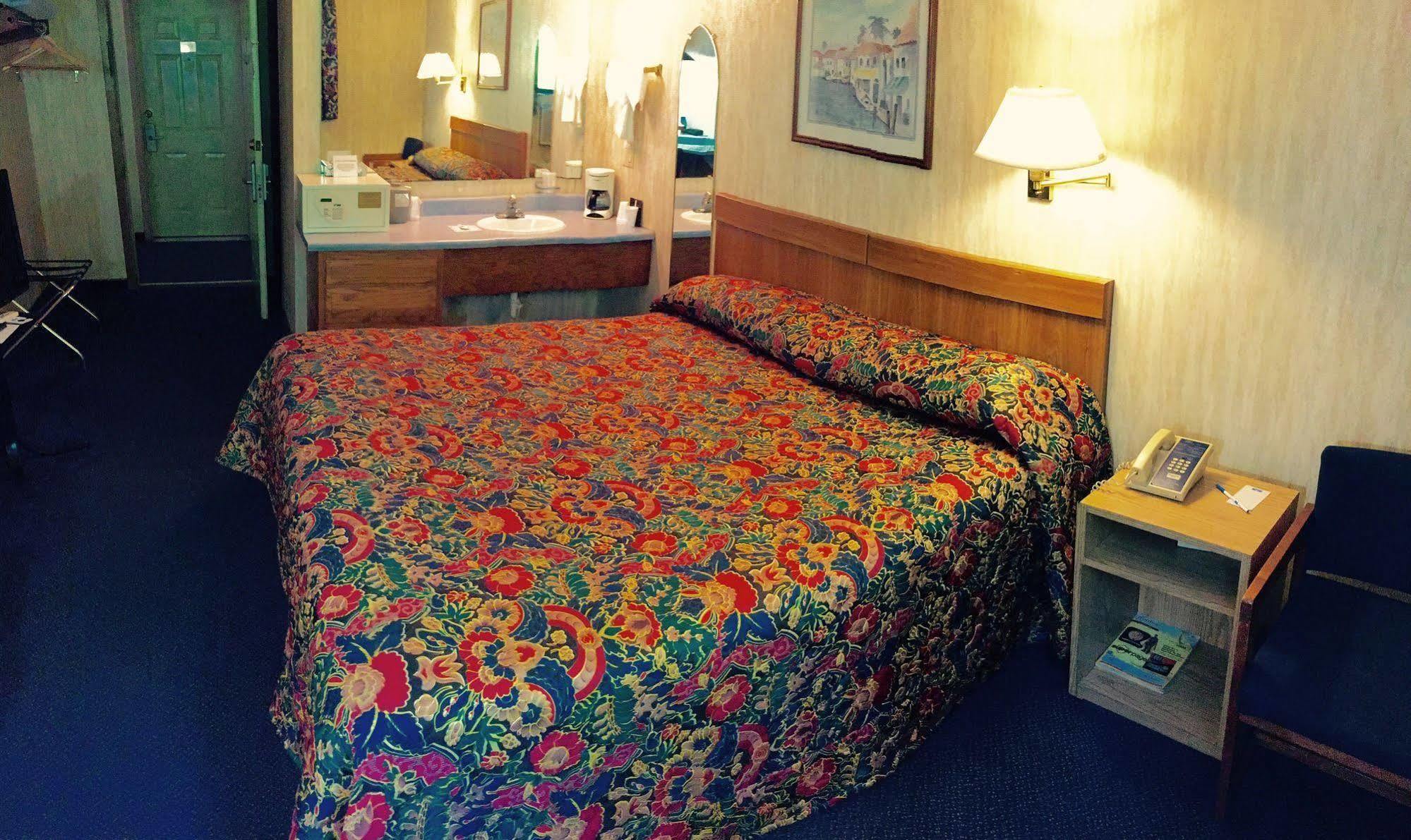 Chapmanville Inn Extérieur photo