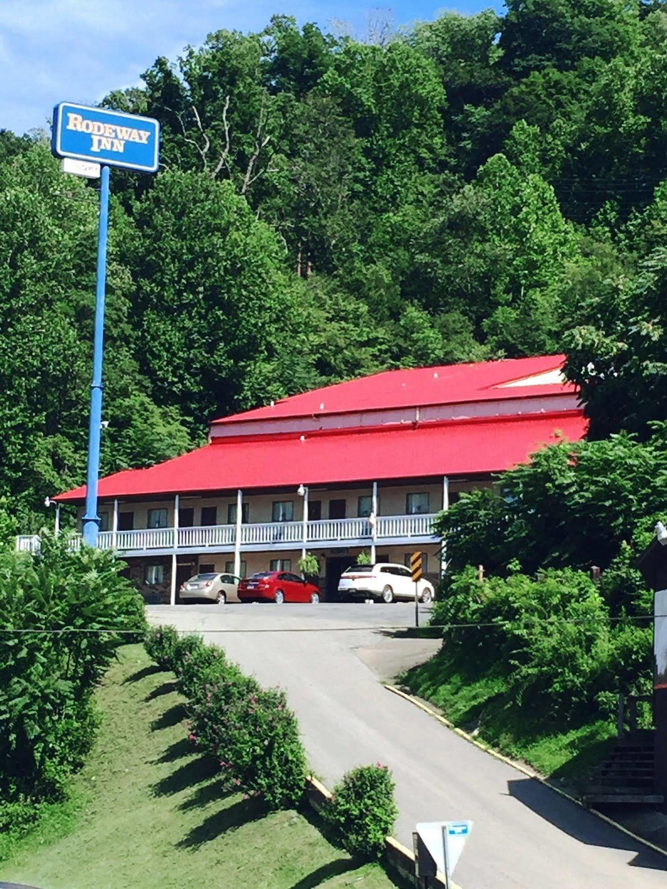 Chapmanville Inn Extérieur photo